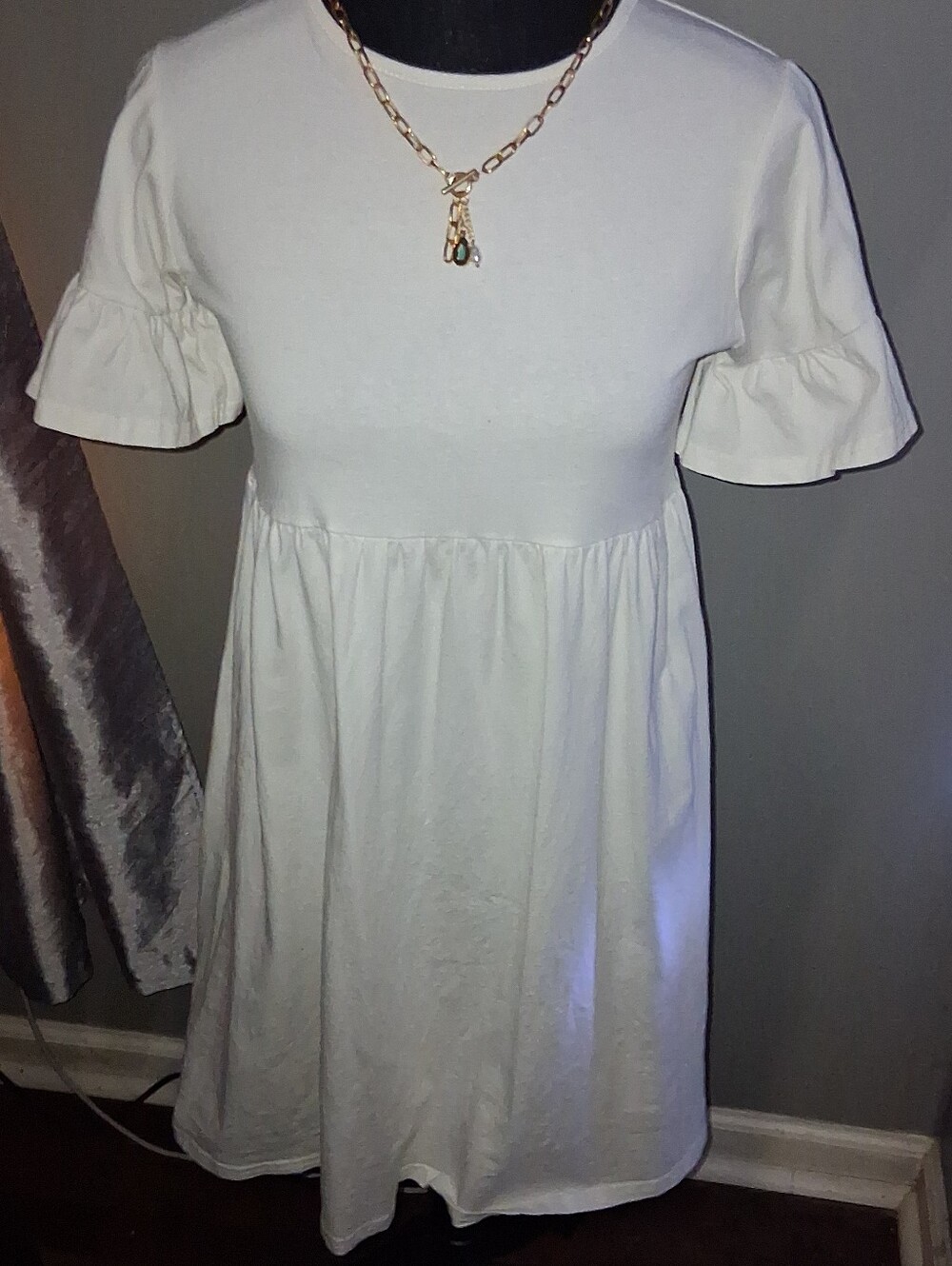 Boohoo Flowy Comfortable Casual Dress. Size 4